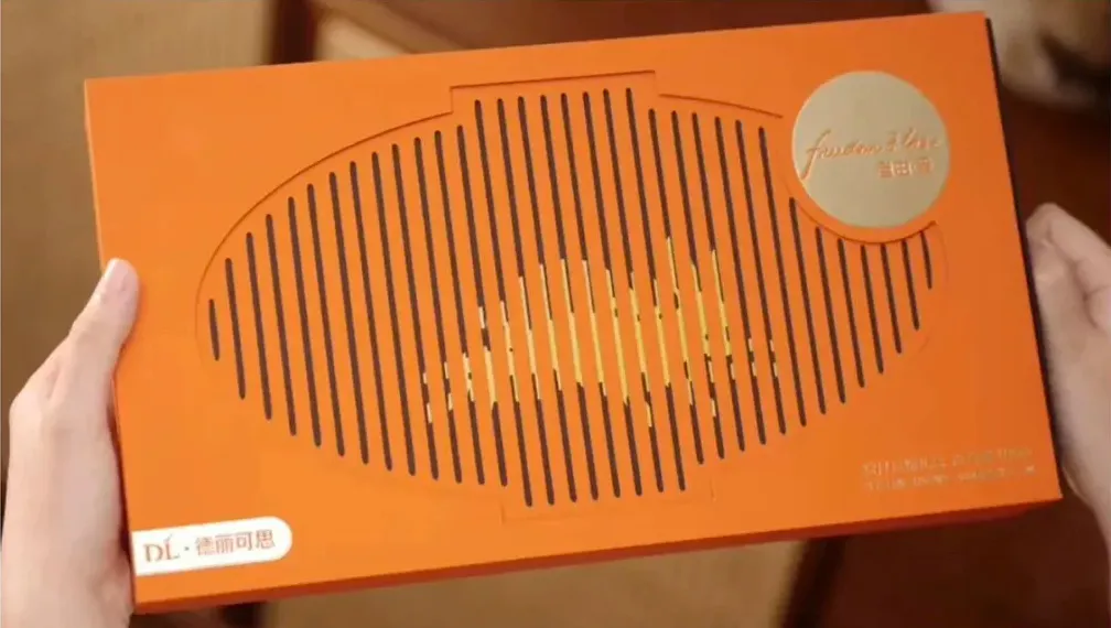 胖東來攜手陳幼堅設(shè)計2025年中秋月餅包裝